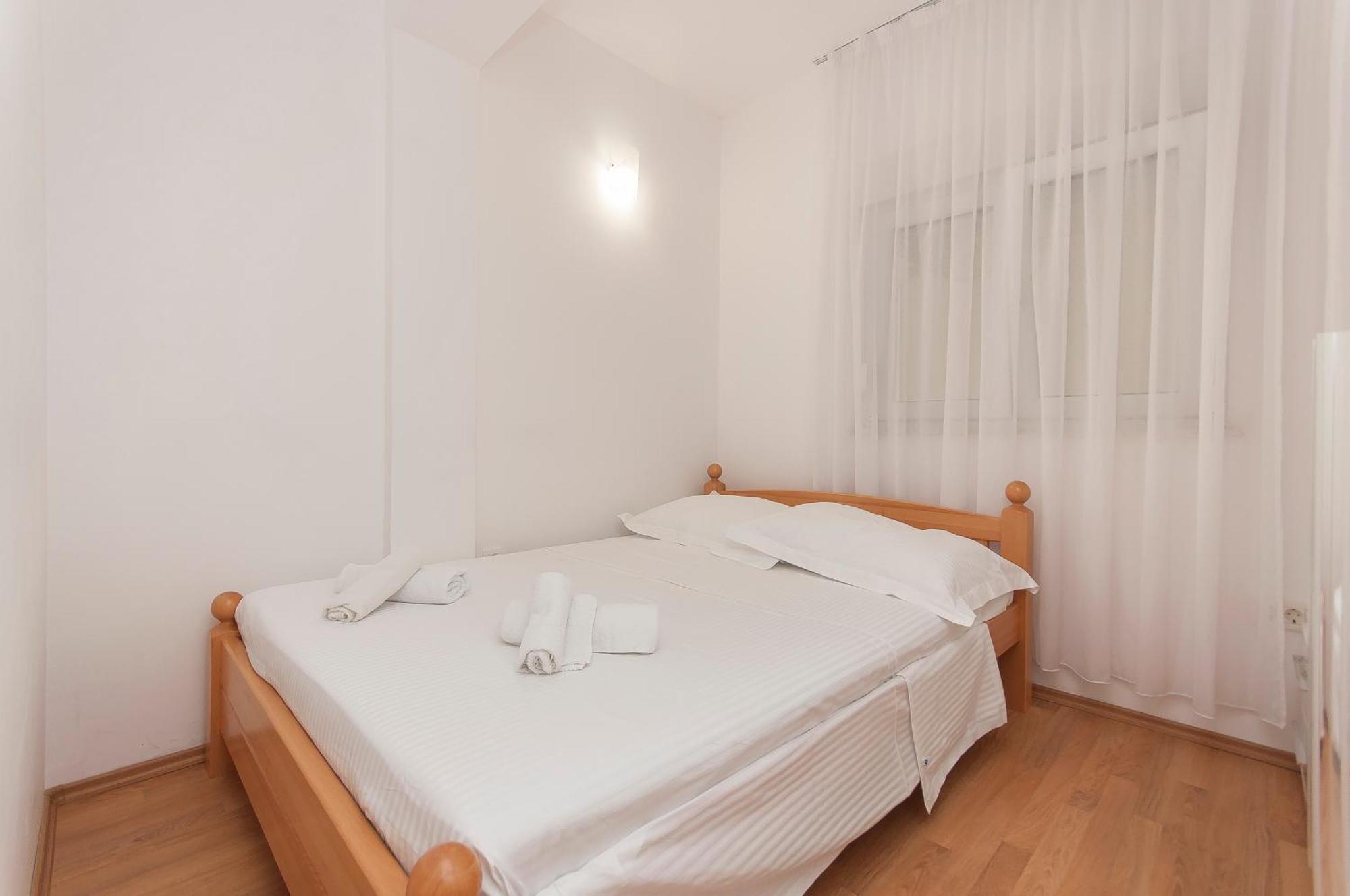 Apartman Mira- Omis Ruang foto