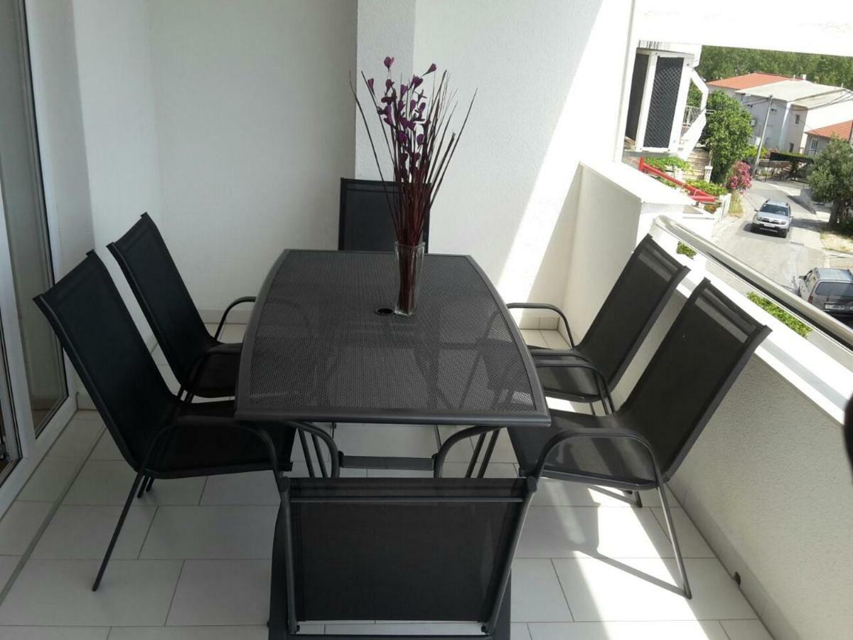 Apartman Mira- Omis Bagian luar foto
