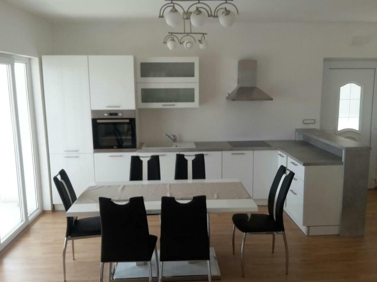Apartman Mira- Omis Bagian luar foto