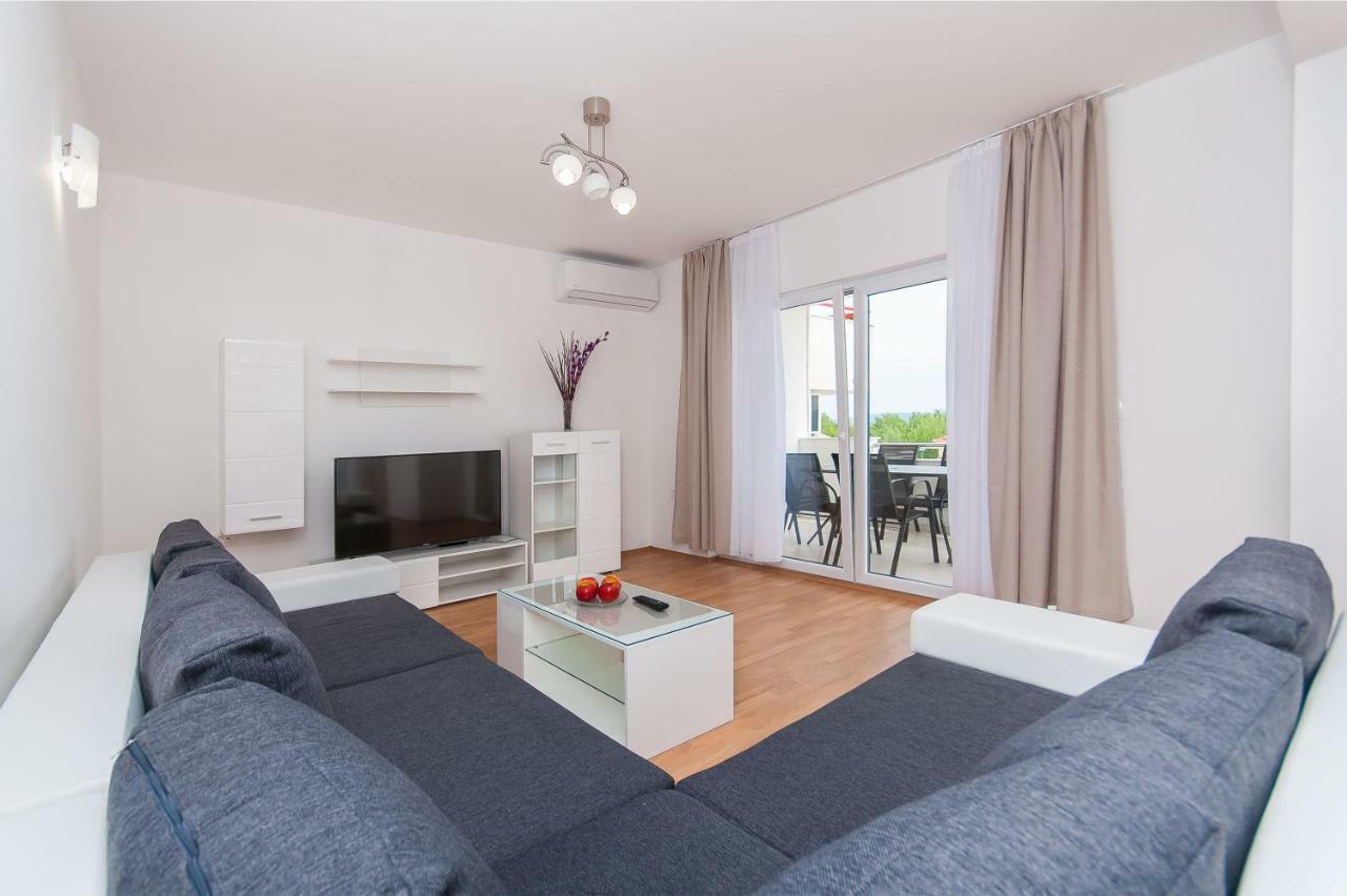 Apartman Mira- Omis Bagian luar foto