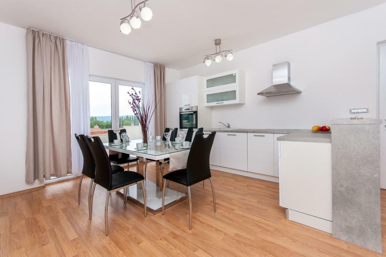 Apartman Mira- Omis Bagian luar foto