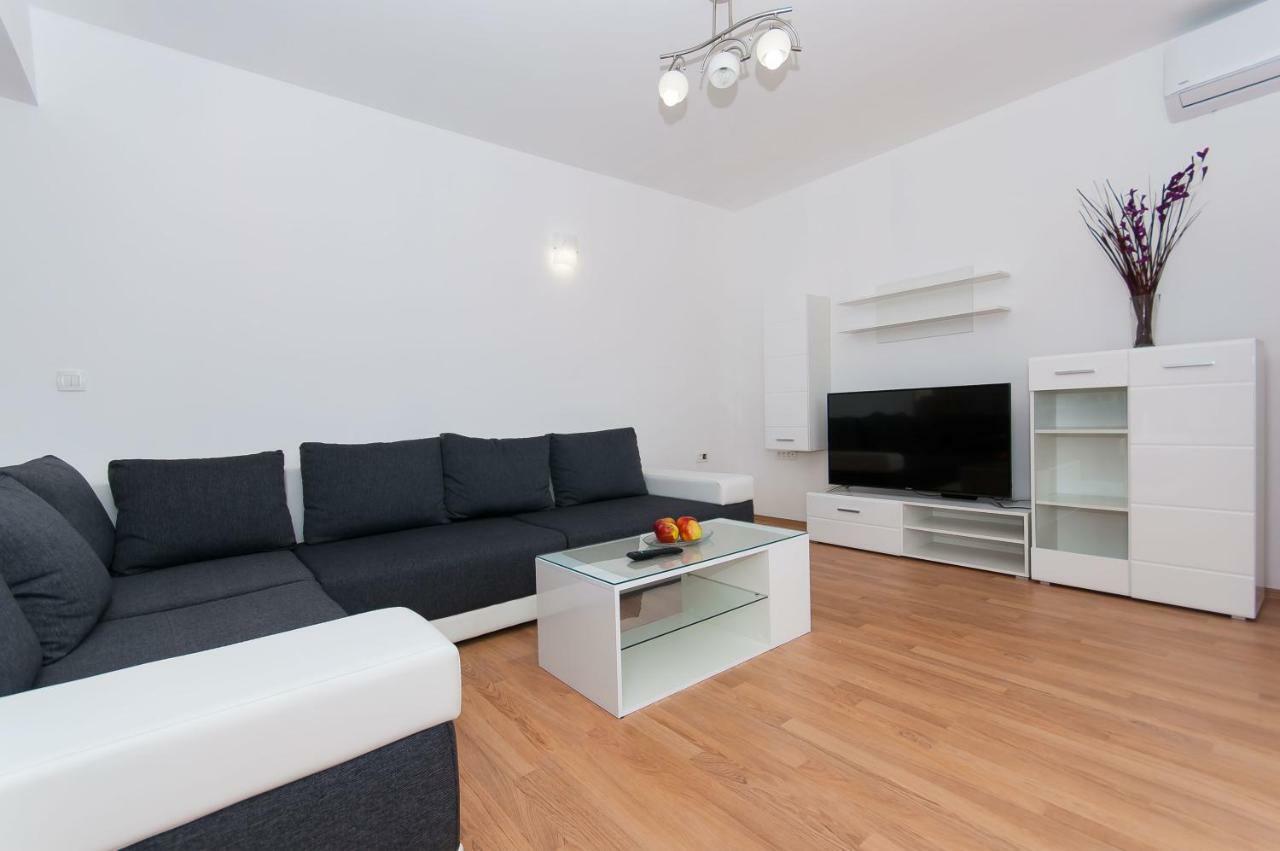 Apartman Mira- Omis Bagian luar foto