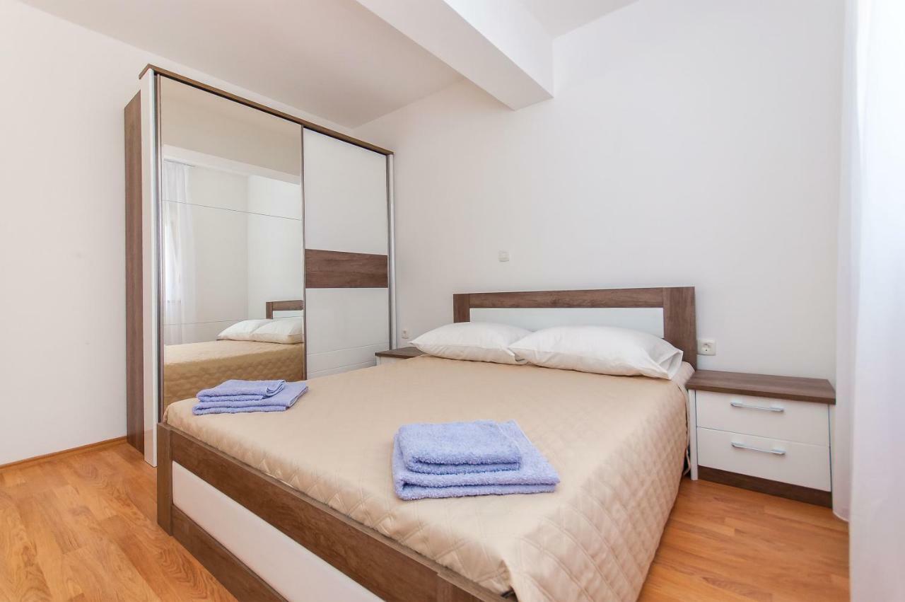 Apartman Mira- Omis Bagian luar foto